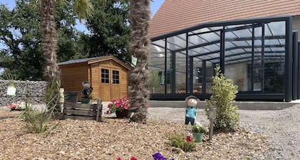Cozy Renovated Barn with Heated Pool, Air Conditioning, and Nearby Attractions