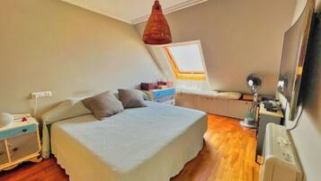 3 Schlafzimmer, Schreibtisch, Bügeleisen/Bügelbrett, kostenloses WLAN