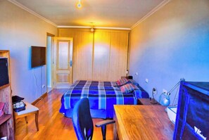 3 slaapkamers, een bureau, een strijkplank/strijkijzer, gratis wifi