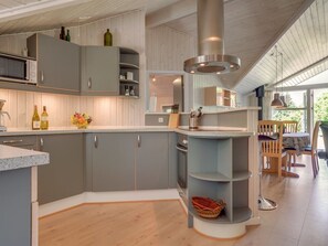 Fridge, microwave, dishwasher, cookware/dishes/utensils