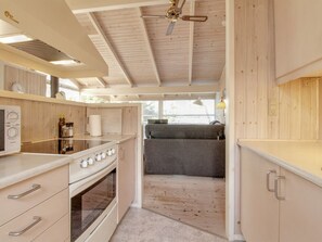 Kühlschrank, Mikrowelle, Ofen, Geschirrspüler