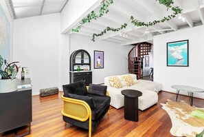 Smart TV - 5 North Freo 2BR Supercool Stunning Pad+Parking (North Fremantle)