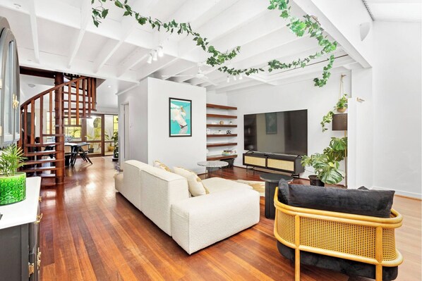 Smart TV - 5 North Freo 2BR Supercool Stunning Pad+Parking (North Fremantle)