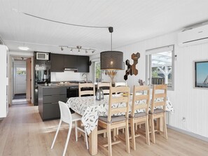 Dining - "Tarja" - 150m from the sea by Interhome (Hals)