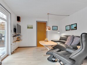TV, fireplace, DVD player