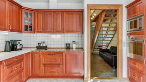 Kühlschrank, Mikrowelle, Ofen, Geschirrspüler