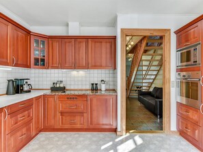 Réfrigérateur, micro-ondes, four, lave-vaisselle