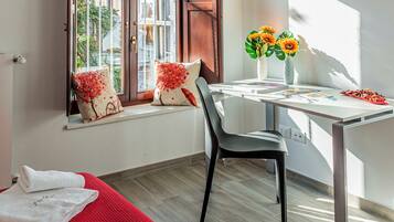 4 Schlafzimmer, Schreibtisch, Bügeleisen/Bügelbrett, kostenloses WLAN