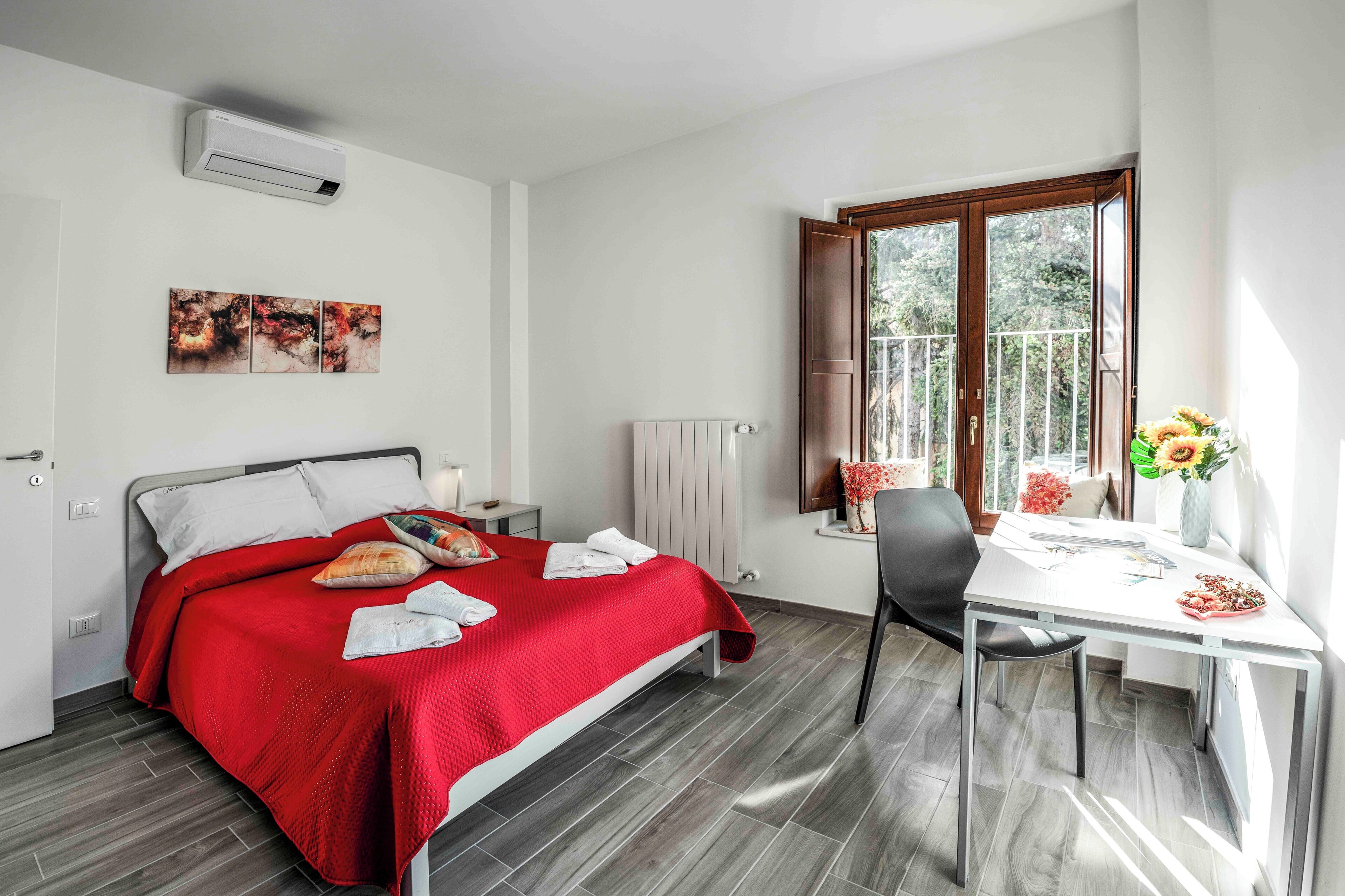 4 slaapkamers, een bureau, een strijkplank/strijkijzer, gratis wifi