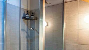 Doccia, asciugacapelli, bidet, asciugamani