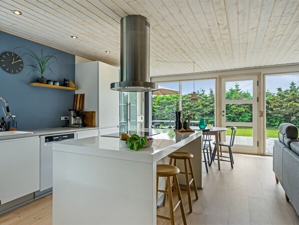 Fridge, dishwasher, cookware/dishes/utensils