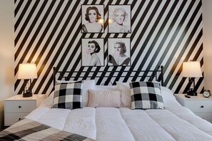 2 chambres, bureau, fer et planche à repasser, lit parapluie