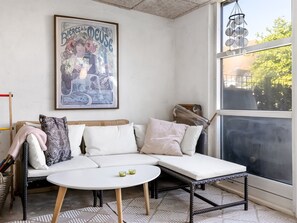 Televisión y chimenea 