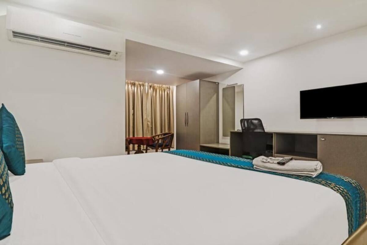 商務雙人房 | 意大利 Frette 床單、高級寢具、記憶棉床墊、書桌
