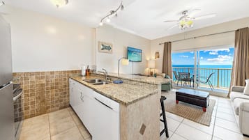 Signature Condo, 1 Bedroom, Non Smoking, Balcony | Private kitchen | Fridge, microwave, oven, stovetop