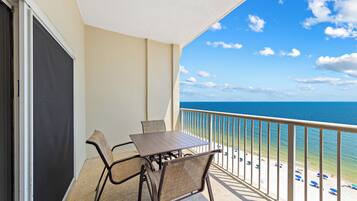 Signature Condo, 1 Bedroom, Non Smoking, Balcony | Balcony
