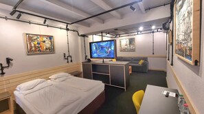 55-inch Smart TV with digital channels, Netflix, streaming services - ART HOTEL 158 (Sofia)