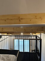 Cubrecamas, decoración personalizada y escritorio