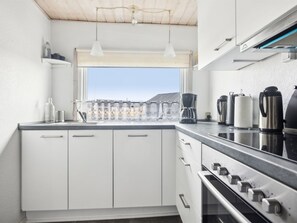 Kühlschrank, Geschirrspüler, Kochgeschirr/Geschirr/Besteck