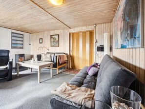 TV, fireplace, DVD player
