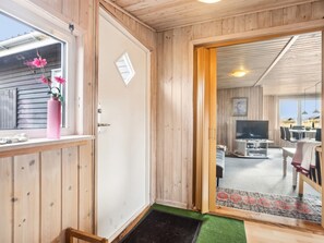 TV, fireplace, DVD player