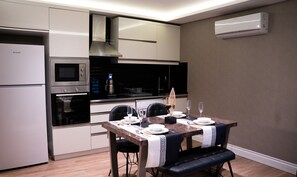 ロイヤル スイート | 客室ごとに異なる装飾、客室ごとに異なるインテリア、デスク、ノートパソコン用作業スペース