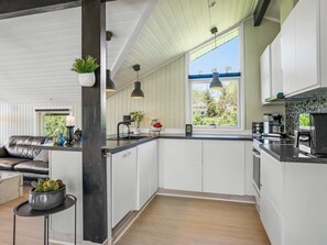 Fridge, microwave, dishwasher, cookware/dishes/utensils