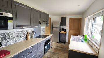 雪櫃、微波爐、焗爐、洗碗機