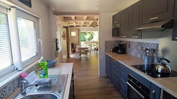 Réfrigérateur, micro-ondes, four, lave-vaisselle