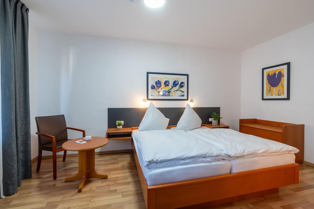 1 quarto, roupas de cama antialérgicas, escrivaninha, Wi-Fi de cortesia
