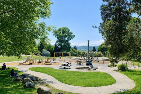Fremont Artful Escape | Walkable Garden Apartment