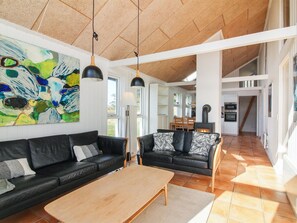 TV, caminetto, lettore DVD