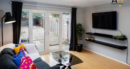 Flexible 2-Bed House: Ideal for Business Trips