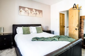 2 dormitorios, tabla de planchar con plancha, wifi gratis y ropa de cama