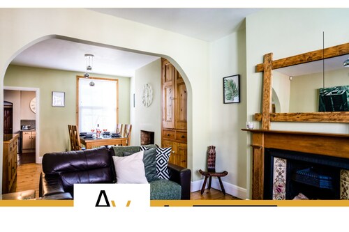 Comfortable 2-Bed House with Garden & Free Parking