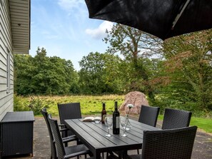 تناول الطعام بالخارج