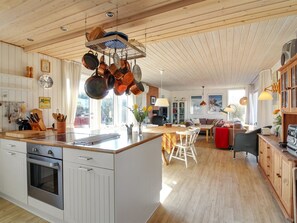 Jääkaappi, mikroaaltouuni, uuni, astianpesukone