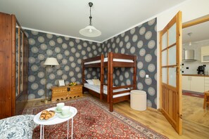 1 bedroom, bed sheets - Cozy Apartment Zakopane by Renters (Zakopane)