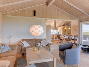 TV, fireplace, DVD player
