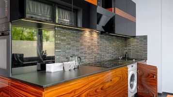 Frigorífico, microondas, horno y placa de cocina