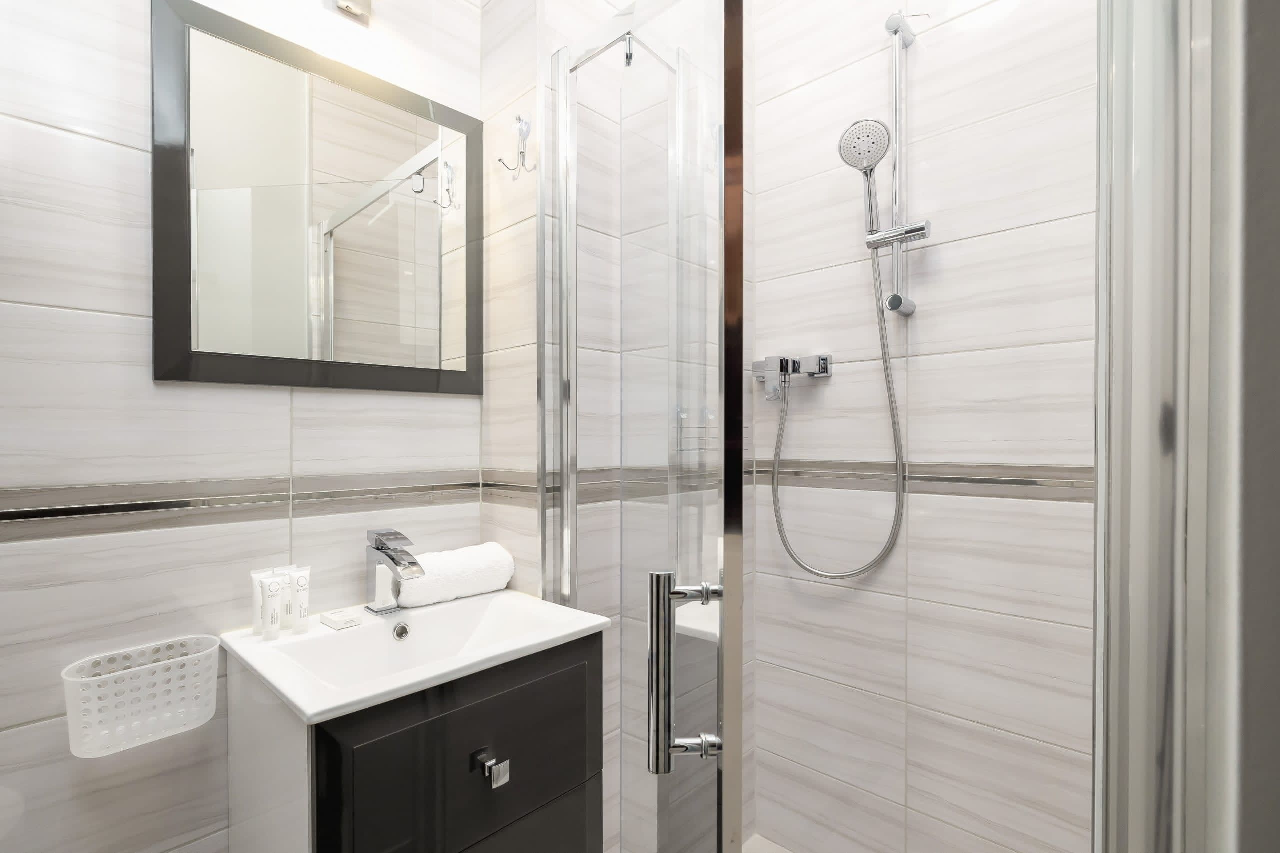 Shower, hair dryer, towels, shampoo
