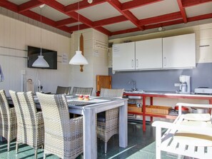 Fridge, microwave, dishwasher, cookware/dishes/utensils