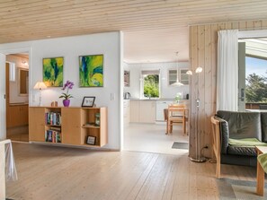 Televisión y chimenea 