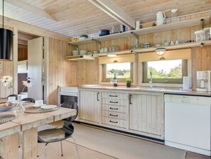 Kühlschrank, Ofen, Geschirrspüler, Kochgeschirr/Geschirr/Besteck