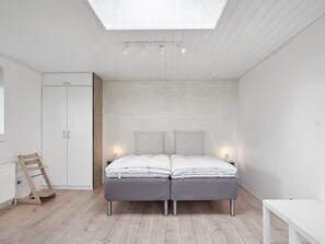 3 bedrooms, Internet