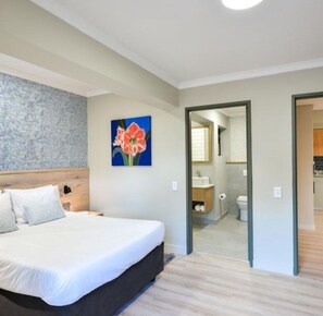 Apartment | Individually decorated, individually furnished, desk, laptop workspace - All Africa House (Cape Town)