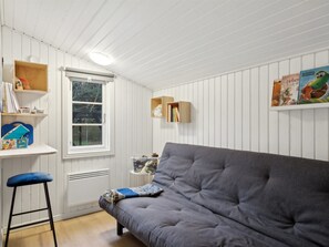 TV, fireplace - "Astrid" - 875m from the sea by Interhome (Hals)