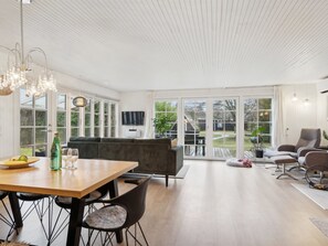 TV, fireplace - "Astrid" - 875m from the sea by Interhome (Hals)