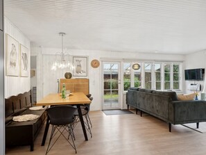 TV, fireplace - "Astrid" - 875m from the sea by Interhome (Hals)