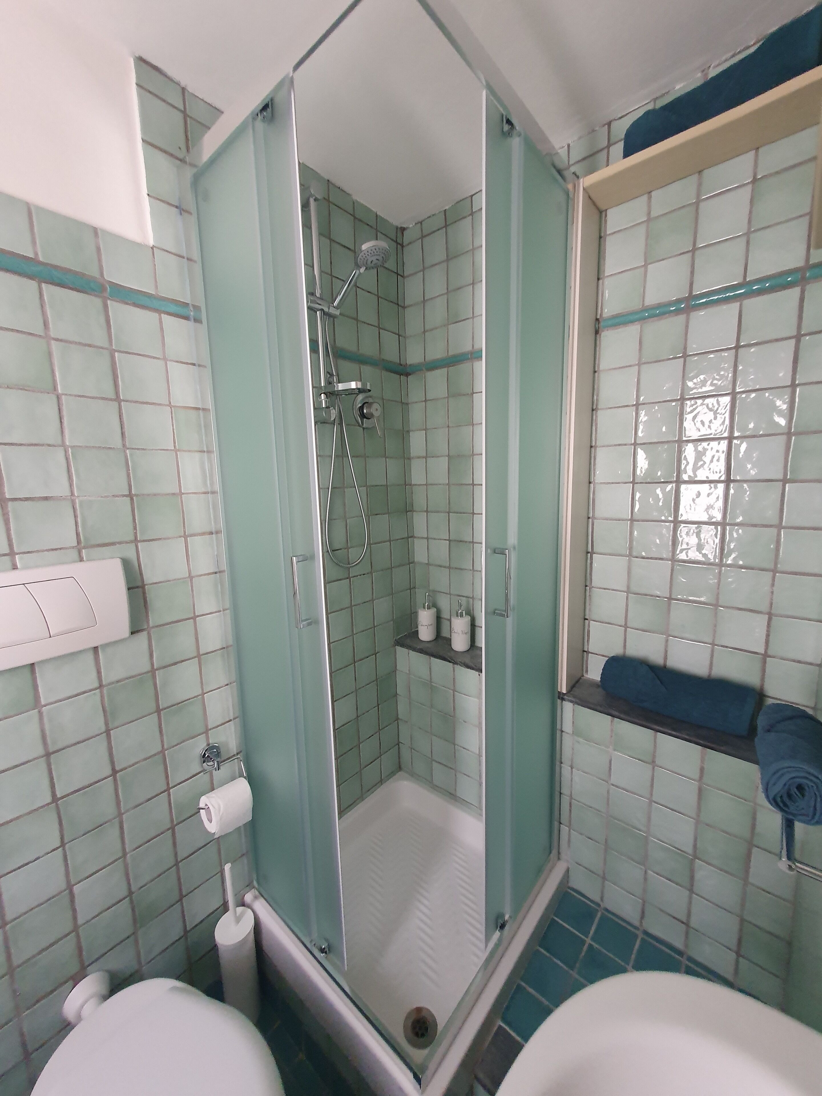 Doccia, asciugacapelli, bidet, asciugamani